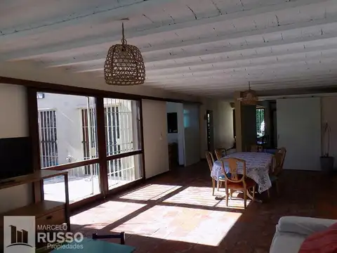 Casa 5 ambientes con 3 baños
