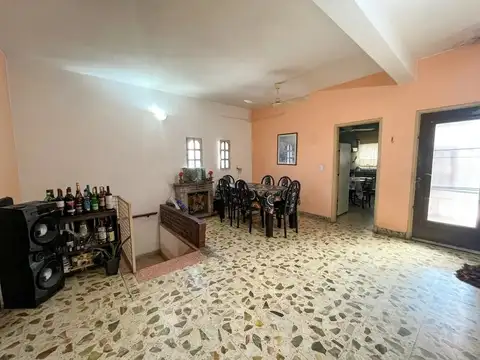 Venta casa + local comercial 3 ambientes con local en Morón - Apto crédito