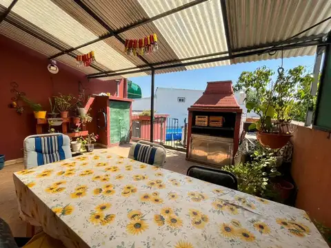 Venta casa + local comercial 3 ambientes con local en Morón - Apto crédito