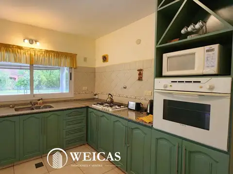 Casa 4 ambientes con 2 baños