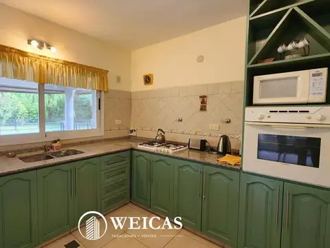 Casa en Alquiler con 4 cocheras