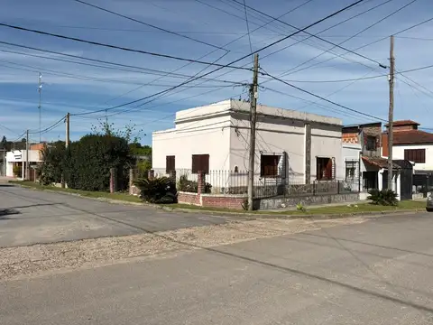 Casa con departamento en venta en victoria, entre rios.