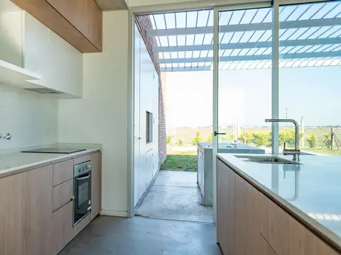 Casa 5 ambientes con 2 baños