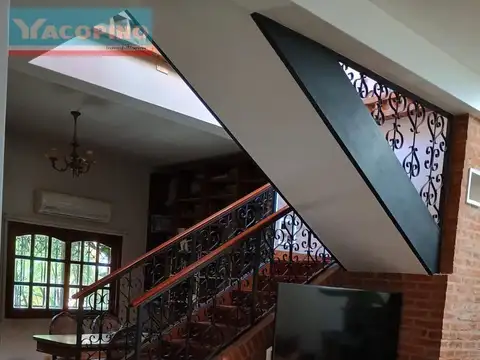 Casa en Venta con 2 cocheras