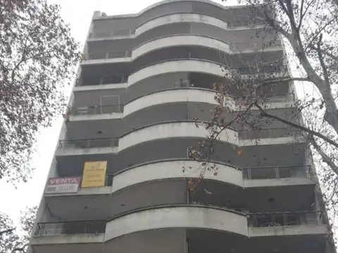 DEPTO DE 2 DORMITORIOS CON BALCÓN Y COCHERA EN ALQUILER