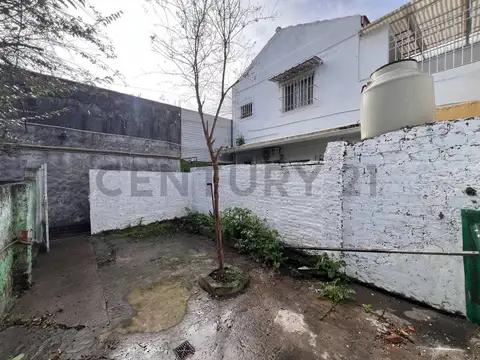 OPORTUNIDAD! PH 2 amb. 1°Piso con Patio amplio y balcon terraza para ampliar.