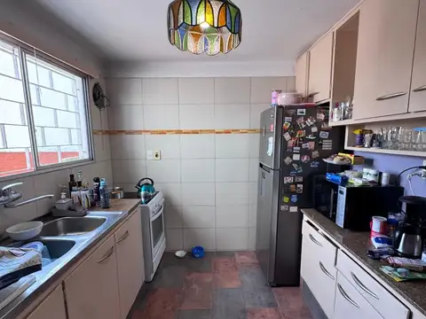 Casa 7 ambientes con 2 baños