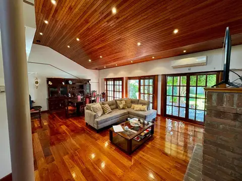 Casa en Venta con 5 cocheras