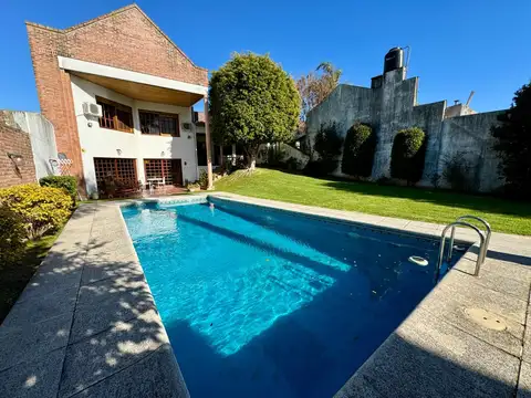 Casa en Venta con 5 cocheras