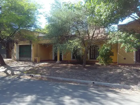 VENTA DE CASA CON 3 DORM. - VILLA RIVERA INDARTE