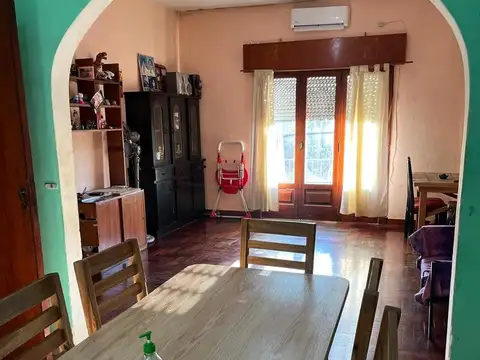 Muy amplio Departartamento en  Venta  3 ambientes con cochera  Villa Ballester oportunidad