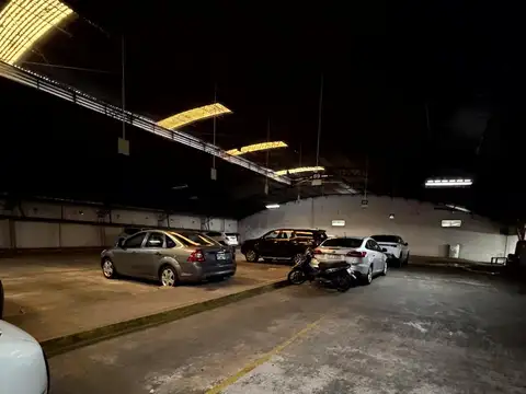 Oficina en Alquiler con 2 cocheras