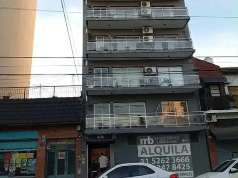 2 Ambientes , Contrafrente, 2 patios,  A ESTRENAR, 50m2 cubiertos + 43m2 descubiertos= 93m2