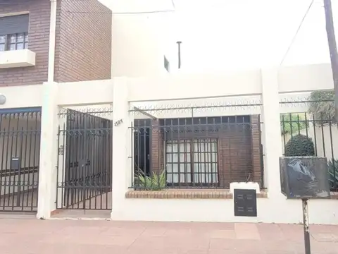 Casa en excelente estado con departamento independiente 