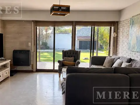 Casa en Venta con 6 cocheras