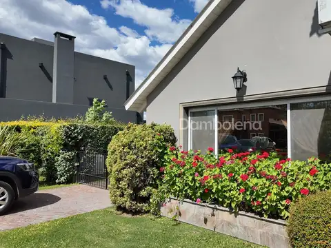 Casa en Venta con 1 cochera