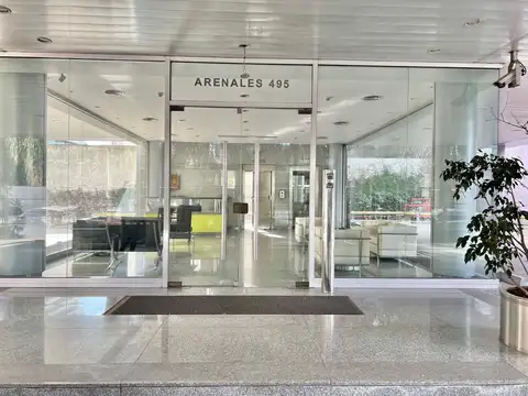 Oficina 2 ambientes con 4 baños