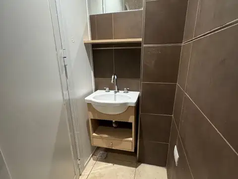 Local en Alquiler en Parque Luro, $ 649.000