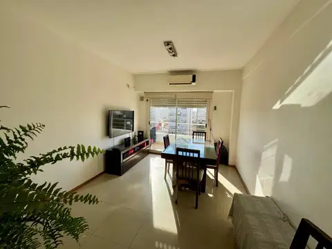 Excelente dpto de 3 amb con cochera, baño y toilette