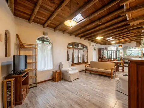 CASA EN VENTA 4 AMBIENTES INGENIERO MASCHWITZ