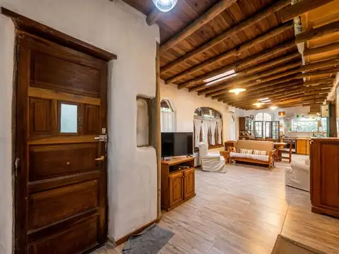 Casa 4 ambientes con 2 baños