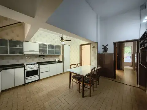 Casa 5 ambientes con 2 baños