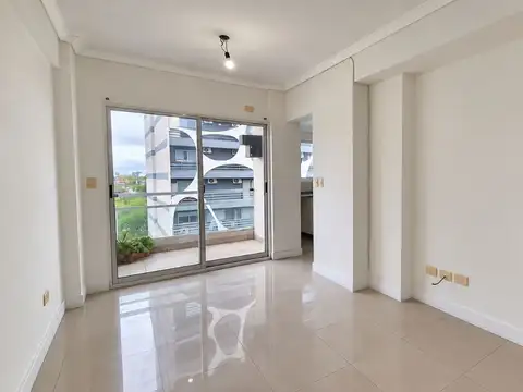 Departamento con balcón al frente en Alquiler en Sáenz Peña, Tres de Febrero