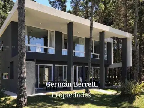 Casa Chalet  en Venta en Pinamar, Costa Atlántica, Buenos Aires