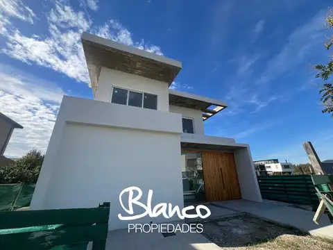 Puertos del Lago - Araucarias -