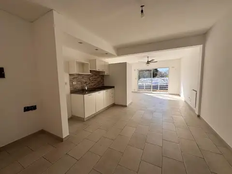 Departamento monoambiente divisible muy amplio balcon al frente