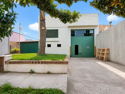 Galpón Industrial con Oficinas y Excelente Conectividad en Castelar Sur