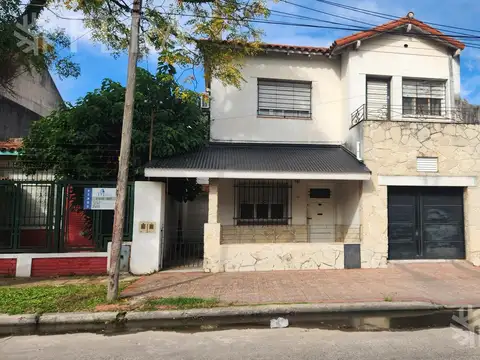 Venta 4 ambientes con piscina y parrilla en Bernal