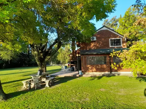 Casa en Alquiler con 1 cochera