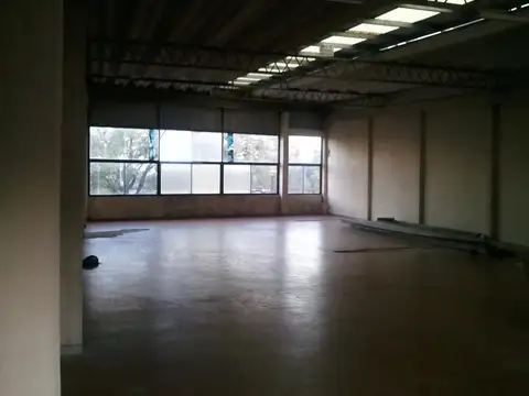 Av Caseros al 1700
