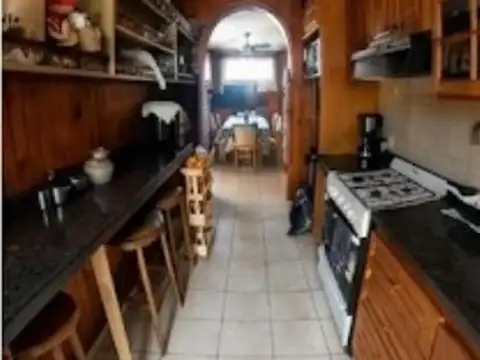 Depto Tipo Casa 6 ambientes con 2 baños