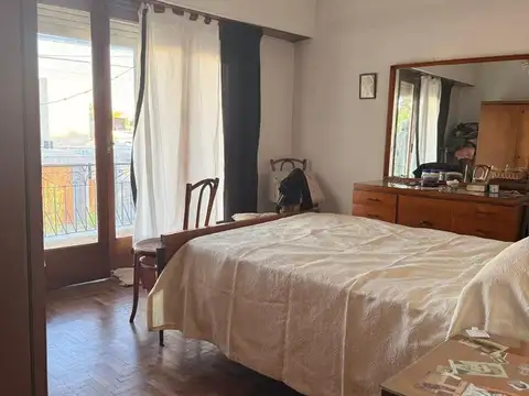 Casa 7 ambientes con 1 baño