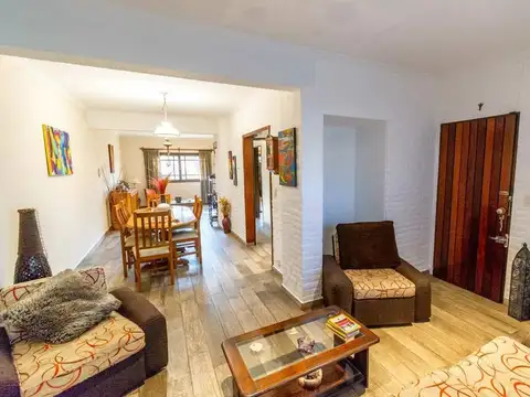 Casa 7 ambientes con 3 baños