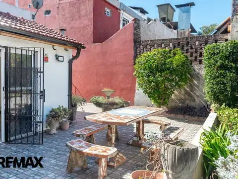 Casa en Venta con 2 cocheras