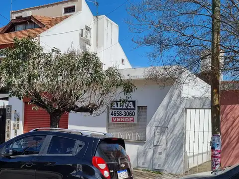 CASA EN PH. A RECICLAR Y DEPTO. EN R. MEJIA