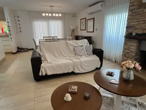 Casa en Alquiler de 4 dormitorios