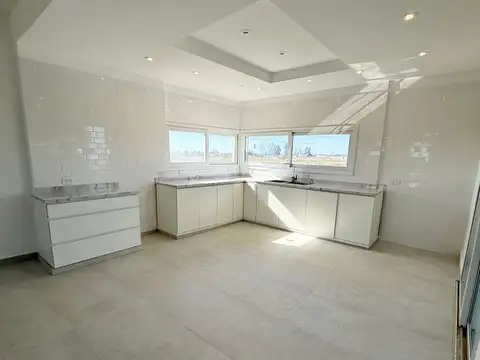 Casa en Alquiler en La Magdalena, USD 1.600