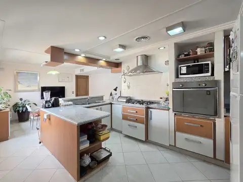 Departamento 5 ambientes con 3 baños