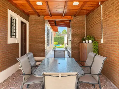 FUNES CASA DE 3 DORMITORIOS CON PILETA