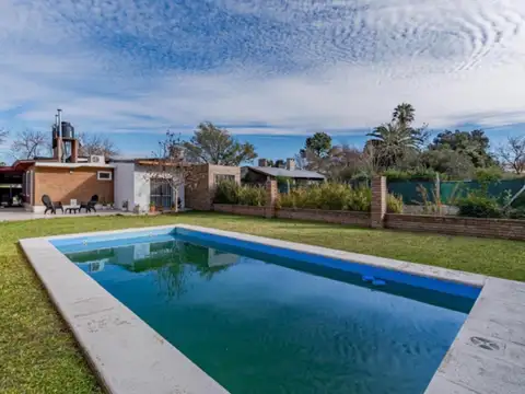 FUNES CASA DE 3 DORMITORIOS CON PILETA