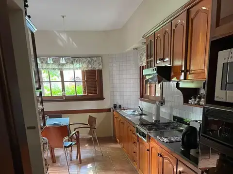 VENTA IMPORTANTE CASA 4 AMB BERNAL BARRIO PARQUE