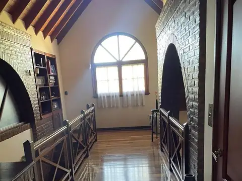 Casa 5 ambientes con 4 baños