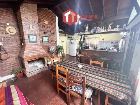 Casa 6 ambientes con 2 baños