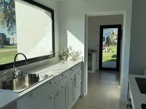 VENTA CASA 4 AMBIENTES ESPINILLO GOLF CLUB