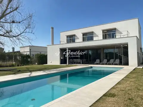 Casa en venta c/ cochera en La Reserva Cardales