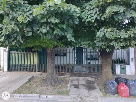 Casa 4 Amb. En Venta - Castelar *Vendida*
